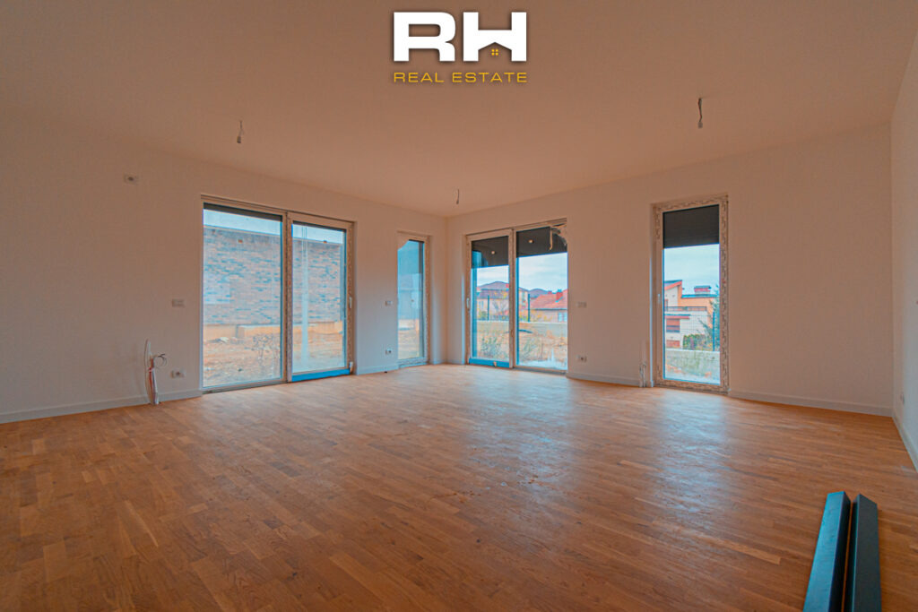 Shtëpi 375m² në SHITJE në City Home, Matiçan