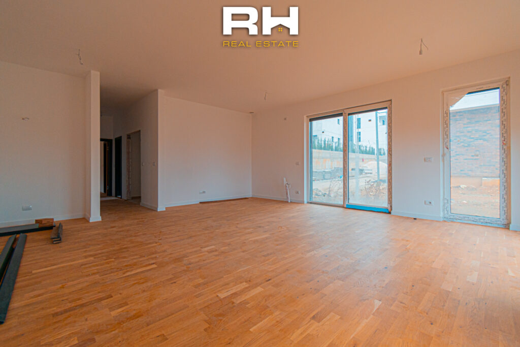Shtëpi 375m² në SHITJE në City Home, Matiçan