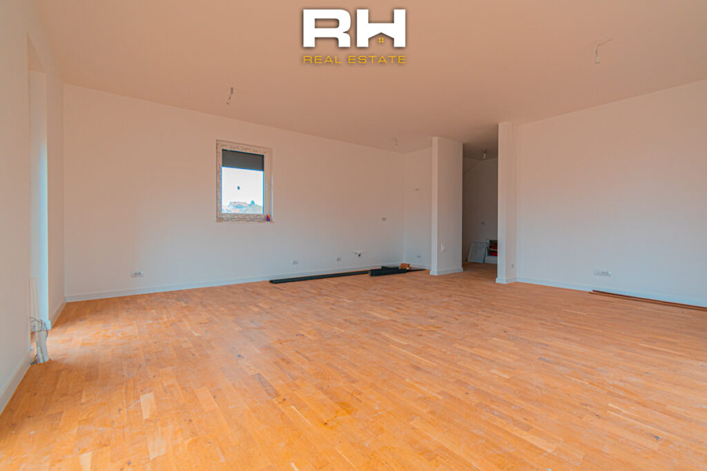 Shtëpi 375m² në SHITJE në City Home, Matiçan