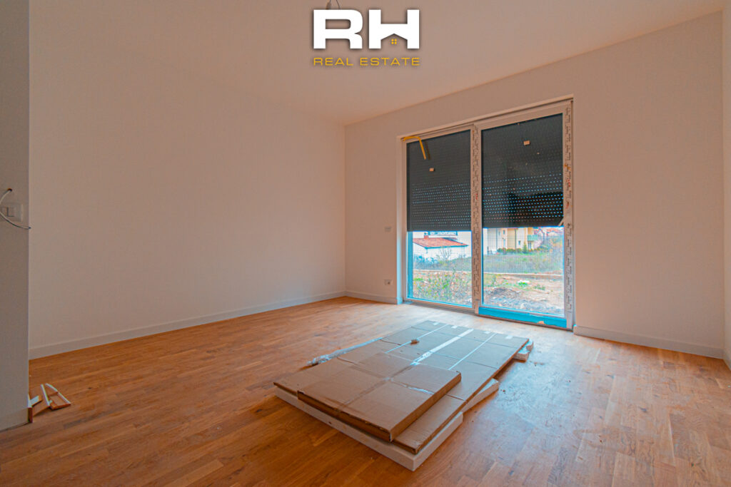 Shtëpi 375m² në SHITJE në City Home, Matiçan