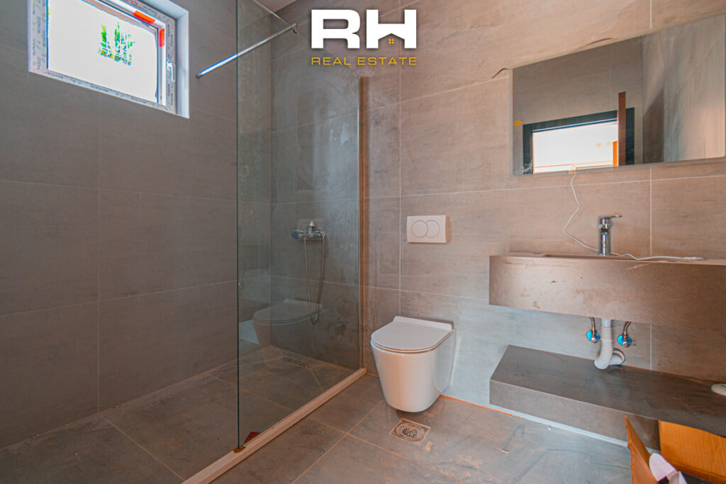 Shtëpi 375m² në SHITJE në City Home, Matiçan