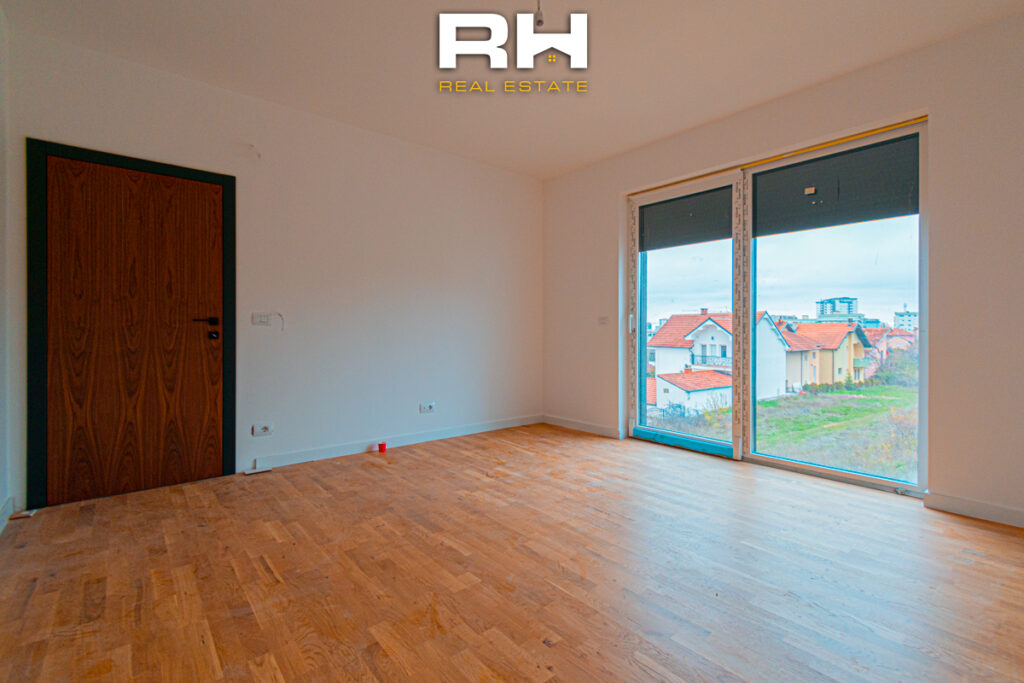 Shtëpi 375m² në SHITJE në City Home, Matiçan