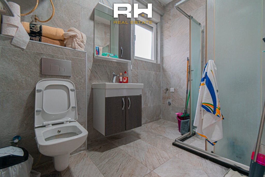 Banesë – Zyre 66m² me #QIRA në Emshir