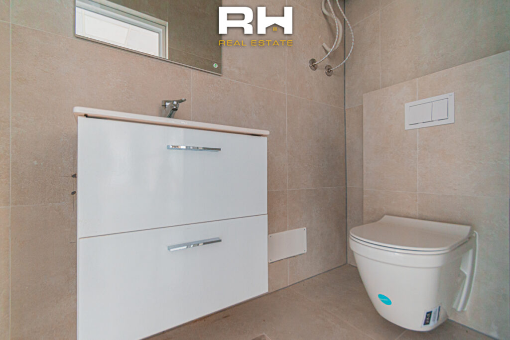 Lokal 240m² me #QIRA në Bresje