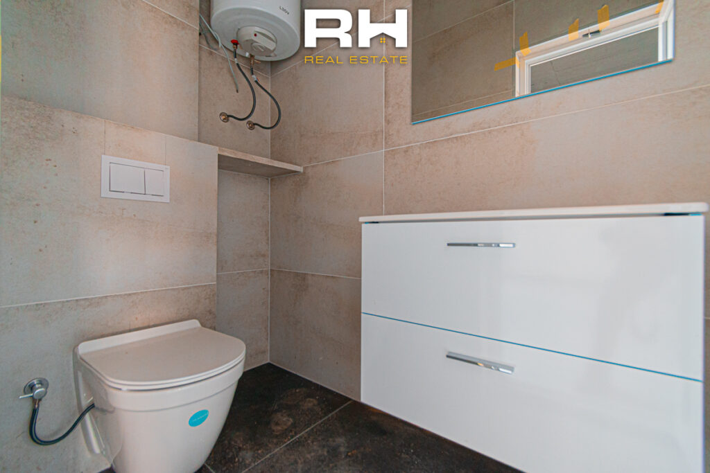 Lokal 240m² me #QIRA në Bresje