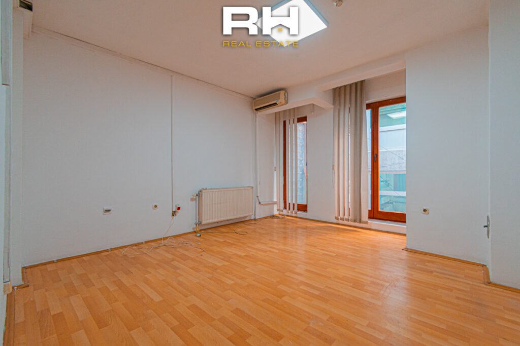 Objekt 342m² me #QIRA në Pejton