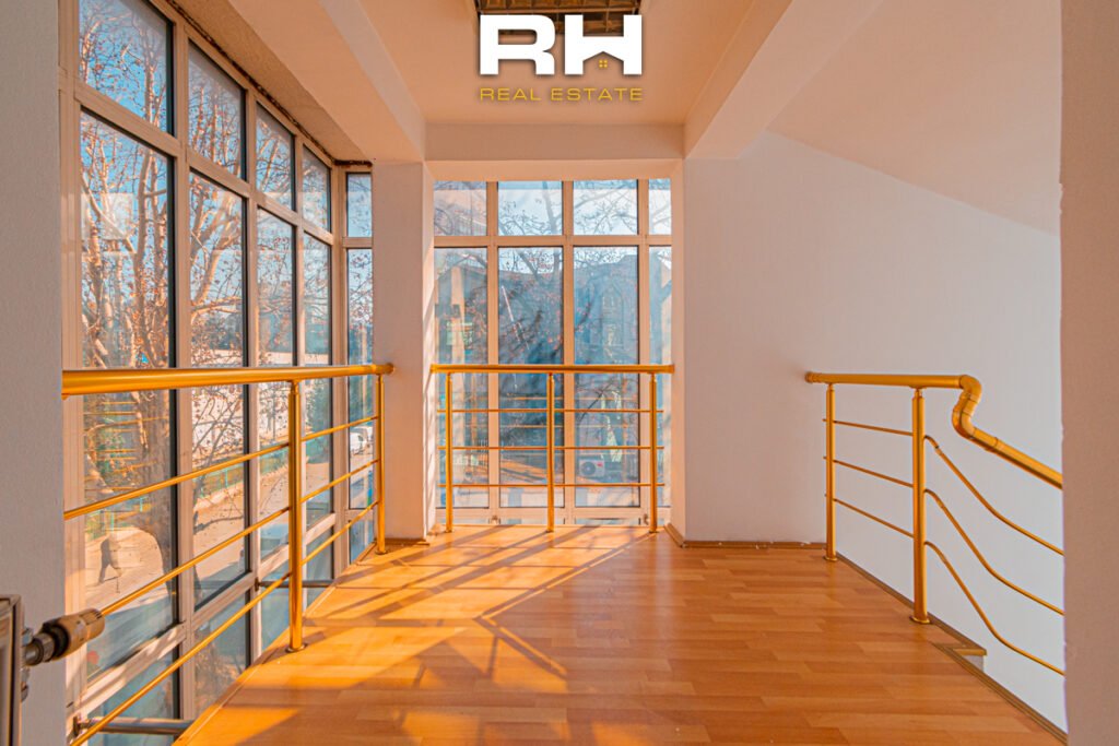Objekt 342m² me #QIRA në Pejton