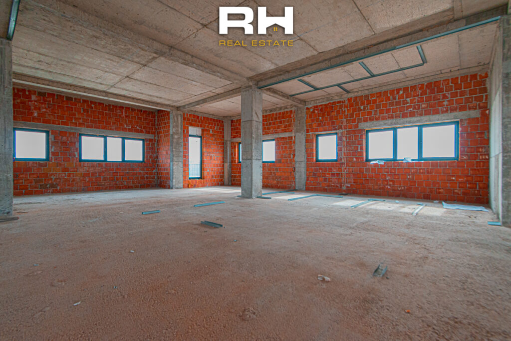 Hapësira afariste 550m² me #QIRA në Magjistralen Prishtinë – Ferizaj