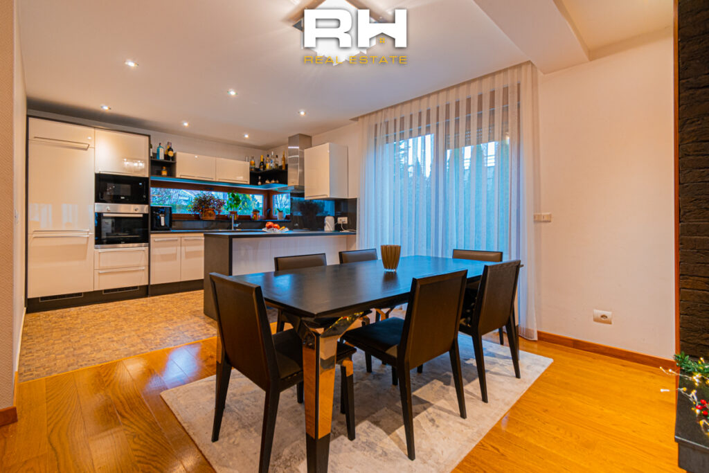 Shtëpi 310m² + 50m² në SHITJE në Marigona Residence