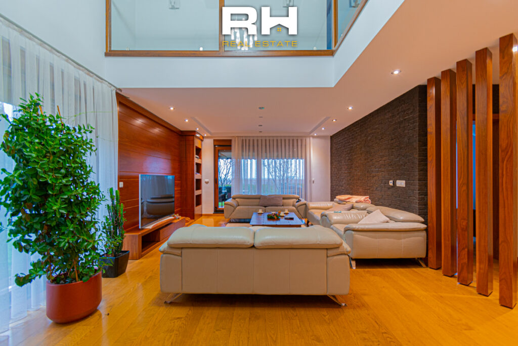 Shtëpi 310m² + 50m² në SHITJE në Marigona Residence