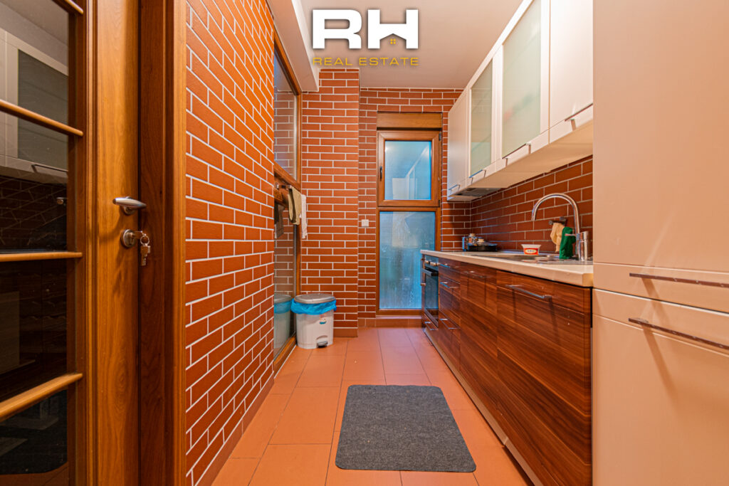 Shtëpi 310m² + 50m² në SHITJE në Marigona Residence