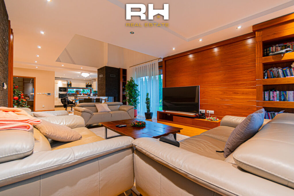 Shtëpi 310m² + 50m² në SHITJE në Marigona Residence