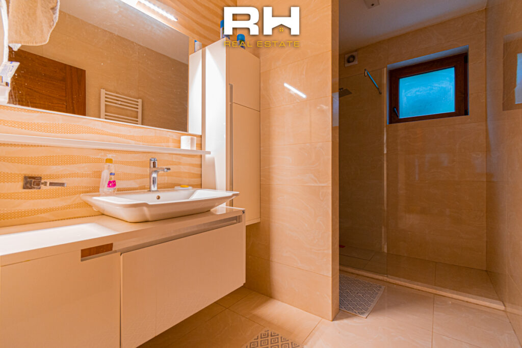 Shtëpi 310m² + 50m² në SHITJE në Marigona Residence