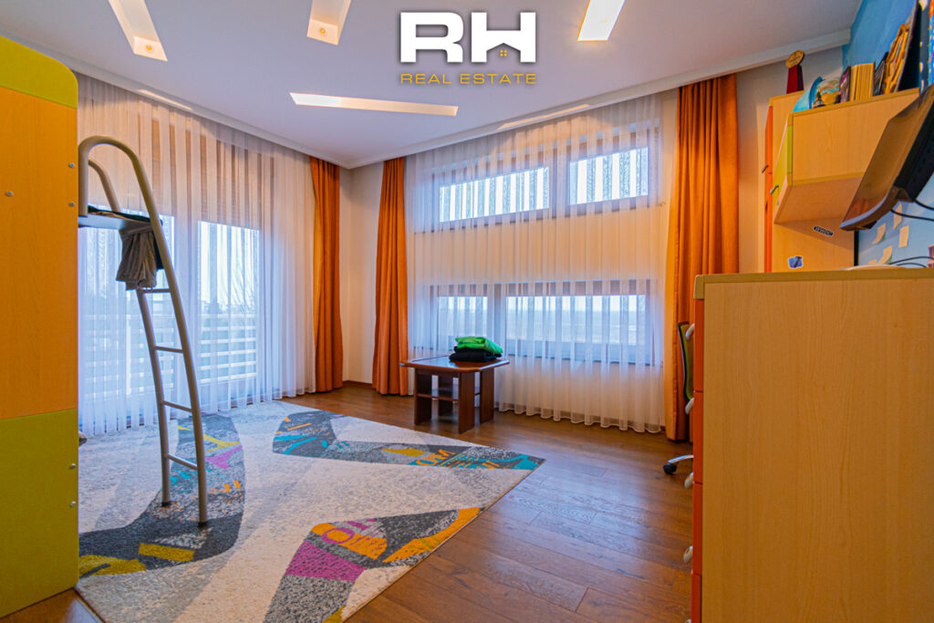 Shtëpi 310m² + 50m² në SHITJE në Marigona Residence