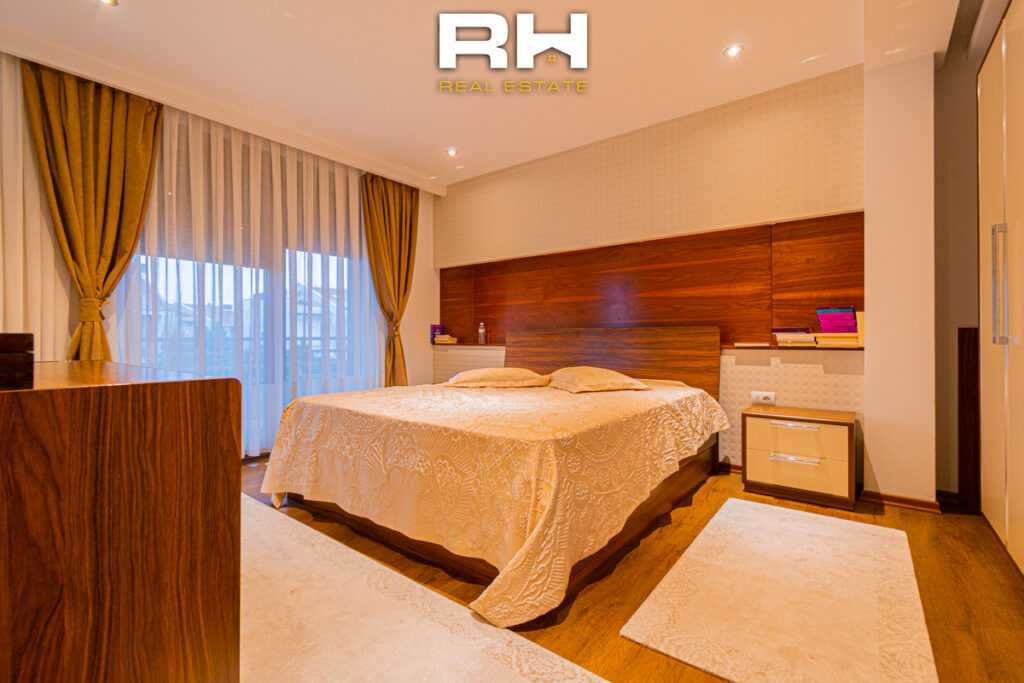 Shtëpi 310m² + 50m² në SHITJE në Marigona Residence