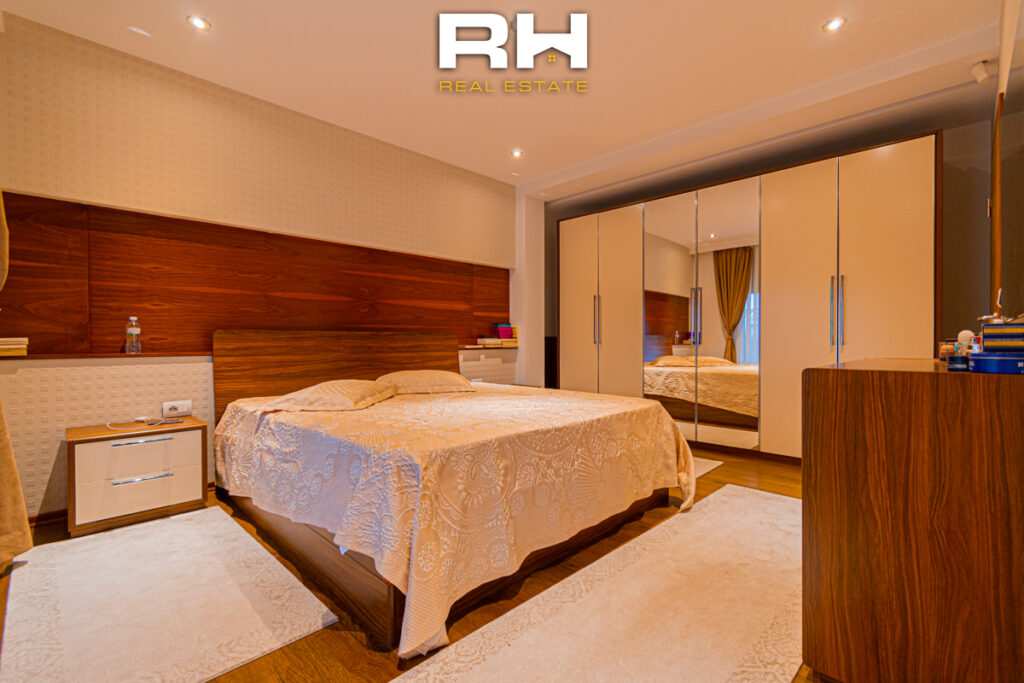 Shtëpi 310m² + 50m² në SHITJE në Marigona Residence
