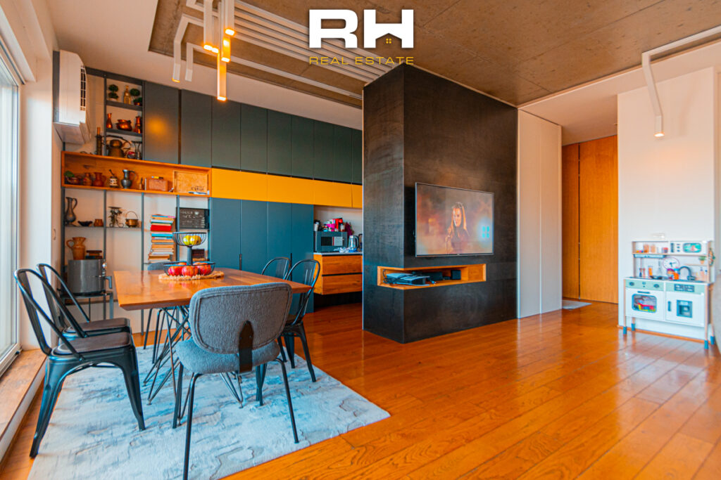 Penthouse 157m² + 30m² në SHITJE në Emshir