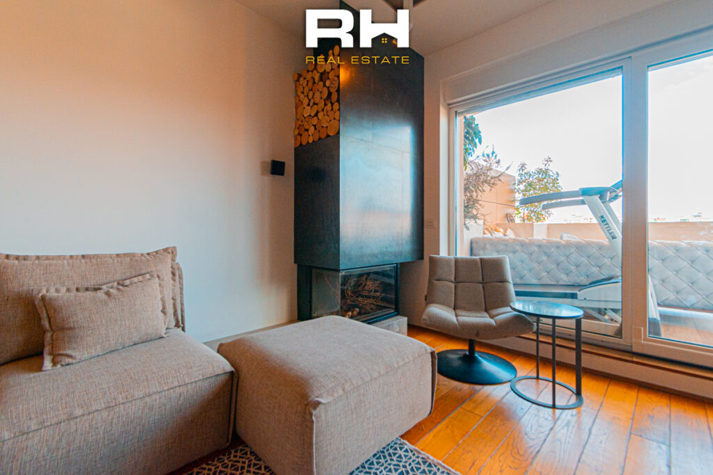 Penthouse 157m² + 30m² në SHITJE në Emshir