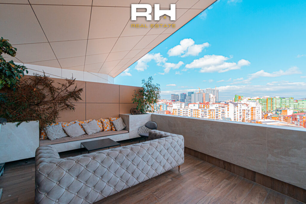 Penthouse 157m² + 30m² në SHITJE në Emshir