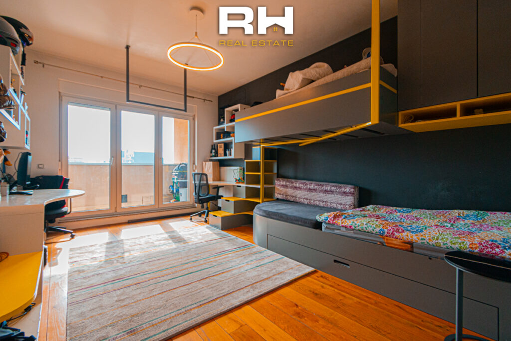 Penthouse 157m² + 30m² në SHITJE në Emshir