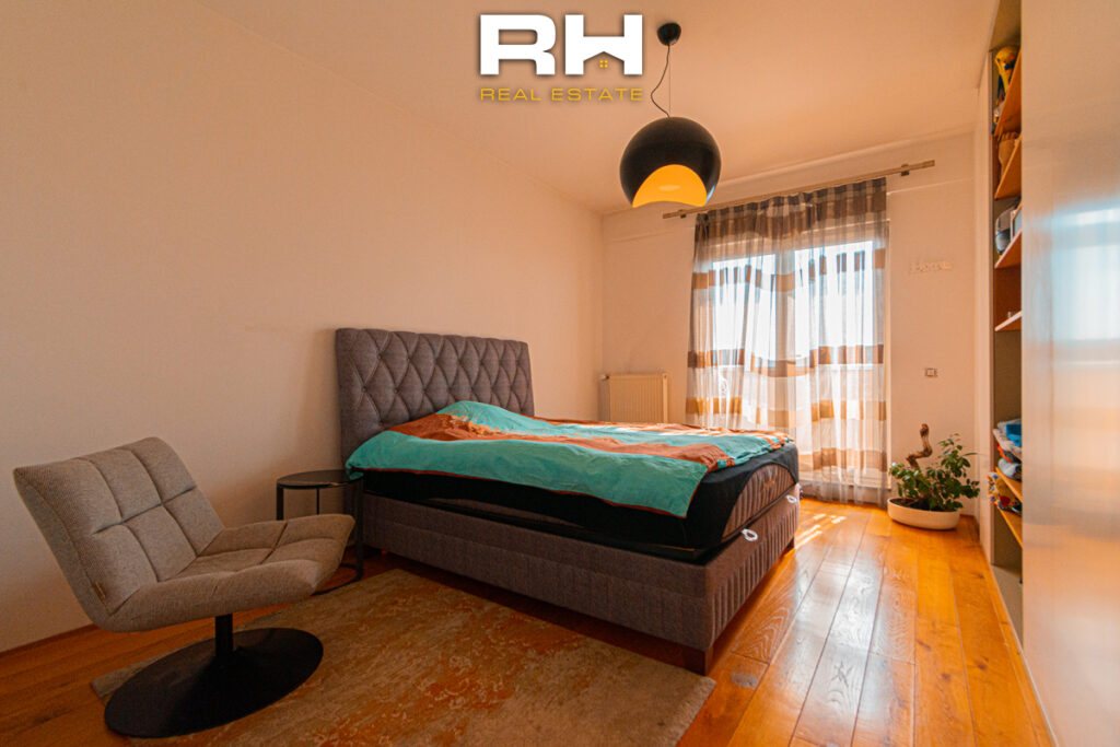 Penthouse 157m² + 30m² në SHITJE në Emshir