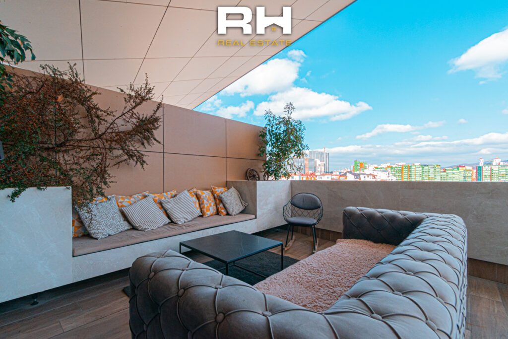 Penthouse 157m² + 30m² në SHITJE në Emshir