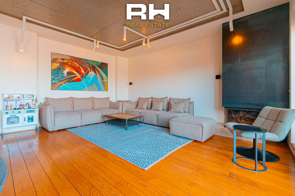 Penthouse 157m² + 30m² në SHITJE në Emshir