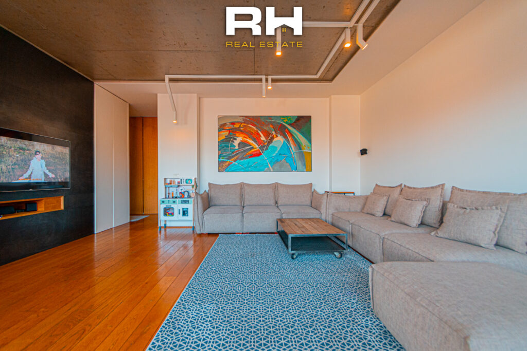 Penthouse 157m² + 30m² në SHITJE në Emshir