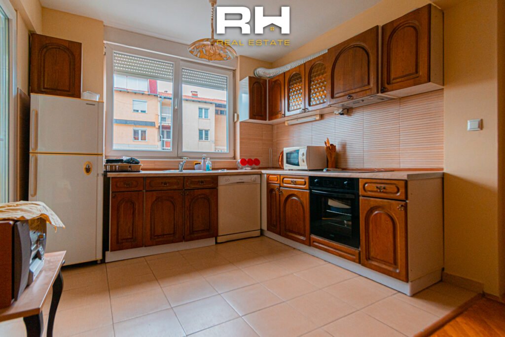 Banesë – Zyre 124m² me #QIRA në Dardani