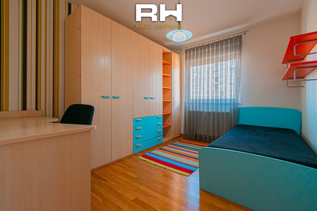 Banesë 180m² me #QIRA te Rruga C