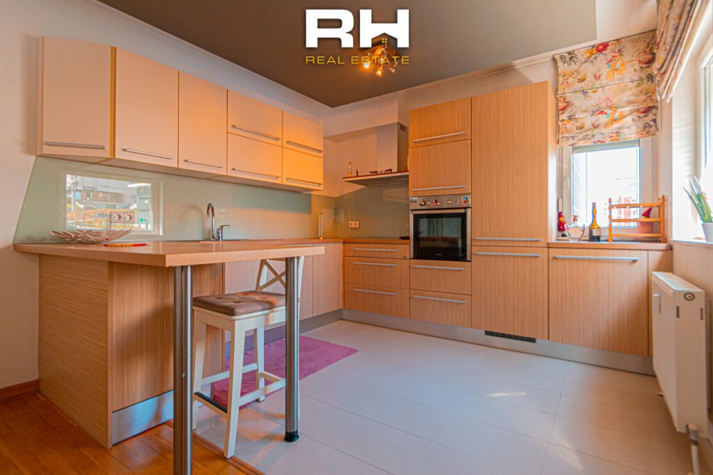 Banesë 180m² me #QIRA te Rruga C