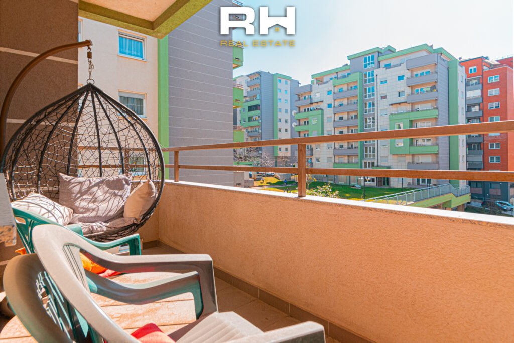 Banesë 180m² me #QIRA te Rruga C