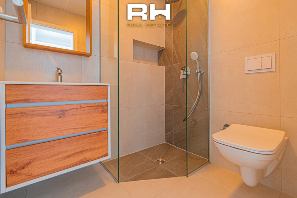 Banesë 85.5m² neto me #QIRA në lagjen Kodrina, Mati 1