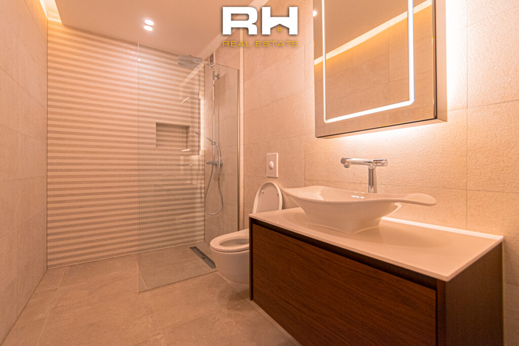 Penthouse Duplex 255m² me #QIRA në Emshir