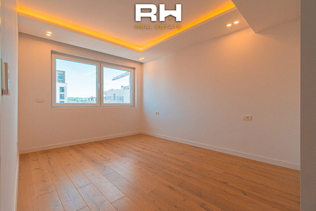 Penthouse Duplex 255m² me #QIRA në Emshir