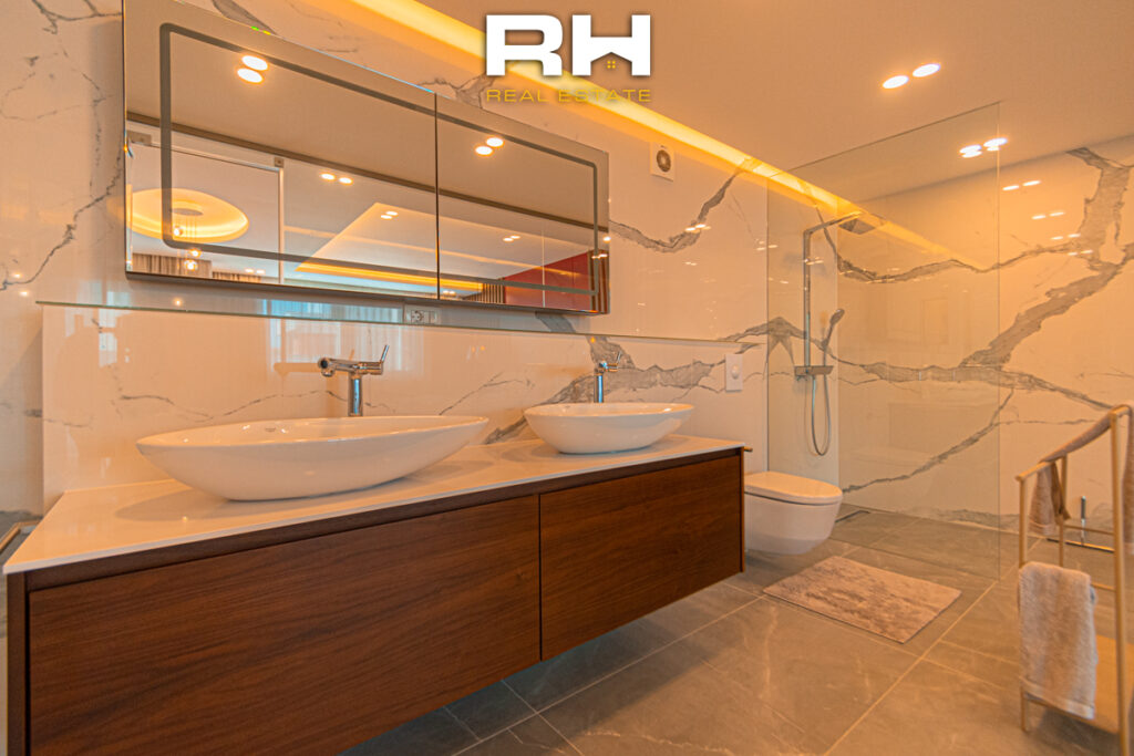 Penthouse Duplex 255m² me #QIRA në Emshir