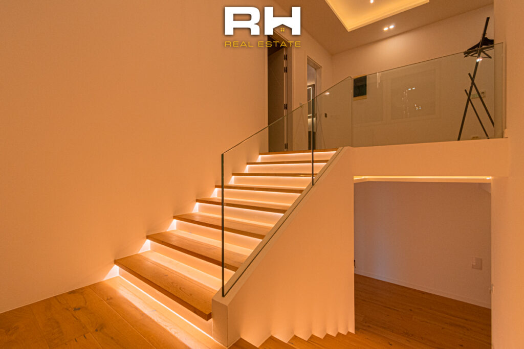Penthouse Duplex 255m² me #QIRA në Emshir