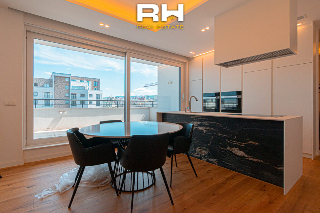 Penthouse Duplex 255m² me #QIRA në Emshir