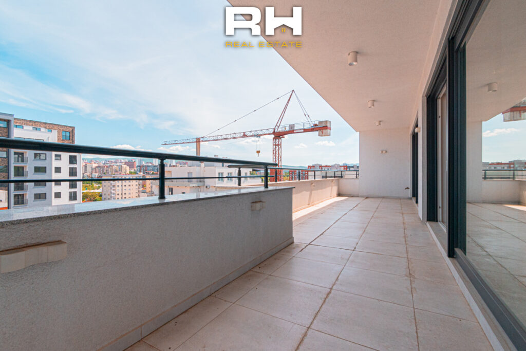 Penthouse Duplex 255m² me #QIRA në Emshir