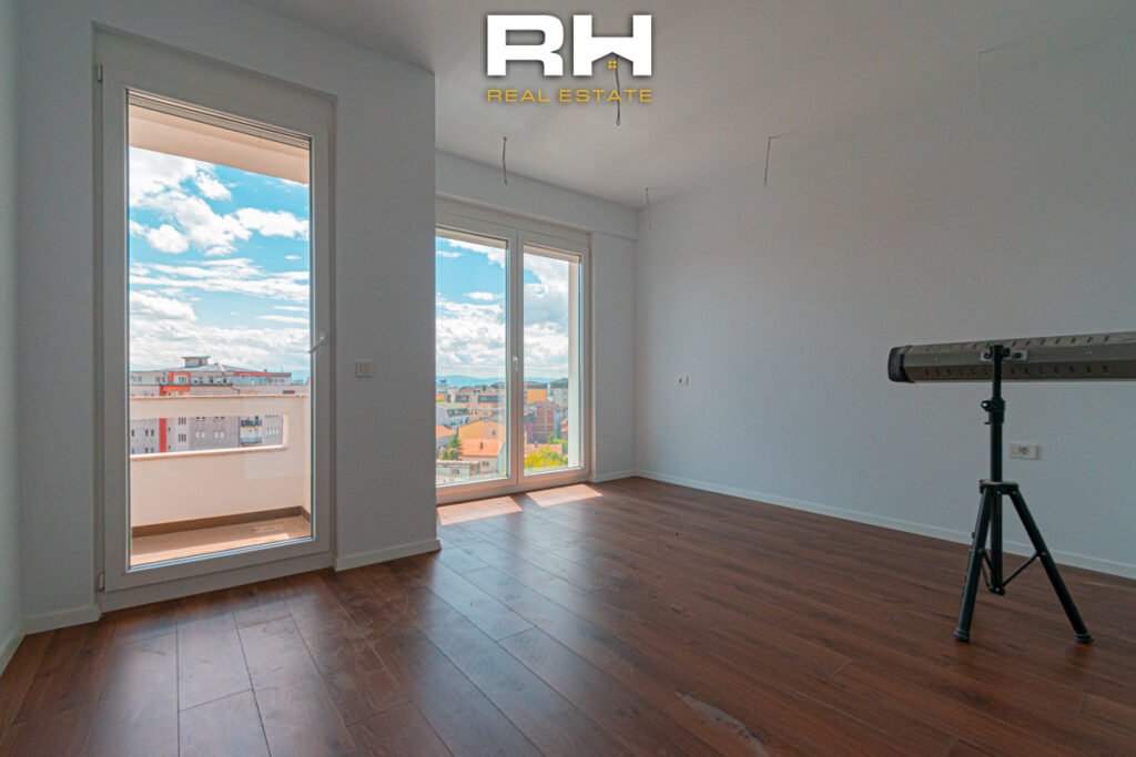 Penthouse – Zyre 350m² neto me #QIRA në Aktash
