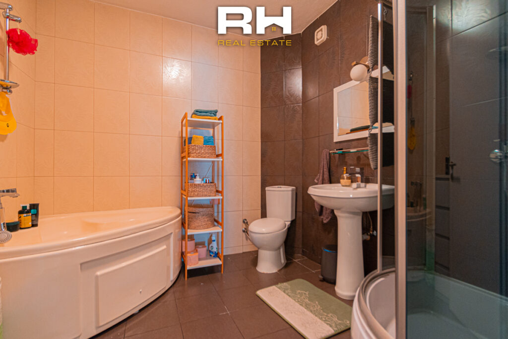 Banesë 124m² neto në SHITJE në Rrugën C