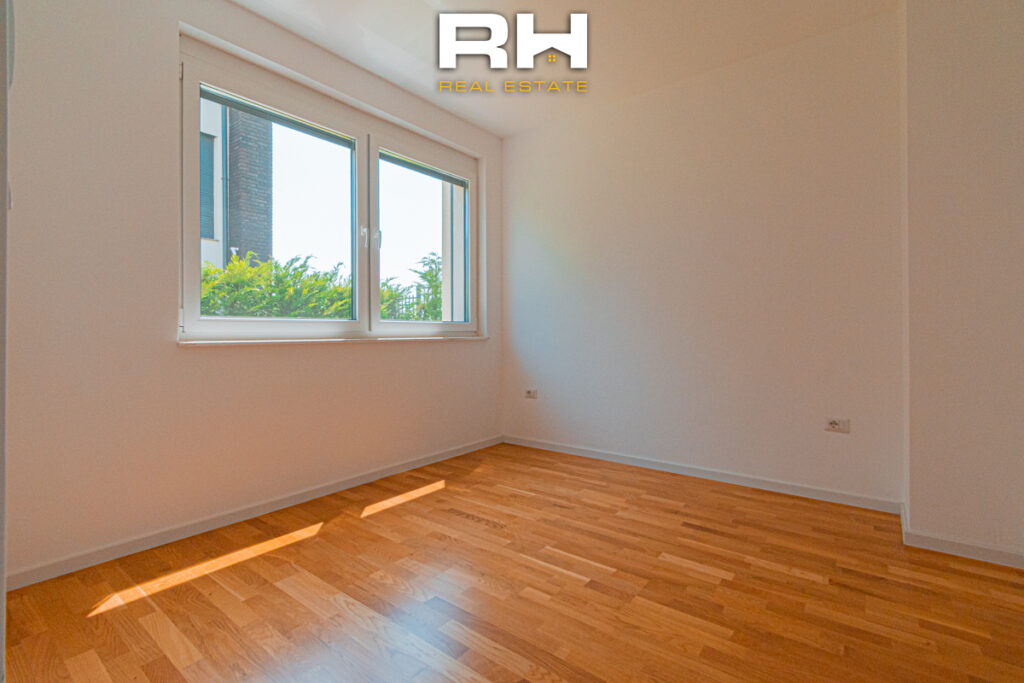 Shtëpi 243m² në SHITJE në lagjen Priam Village