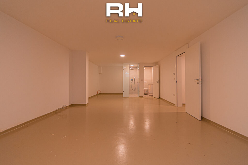 Shtëpi 243m² në SHITJE në lagjen Priam Village