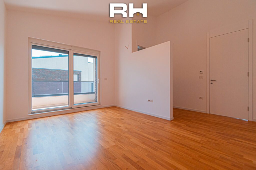 Shtëpi 243m² në SHITJE në lagjen Priam Village