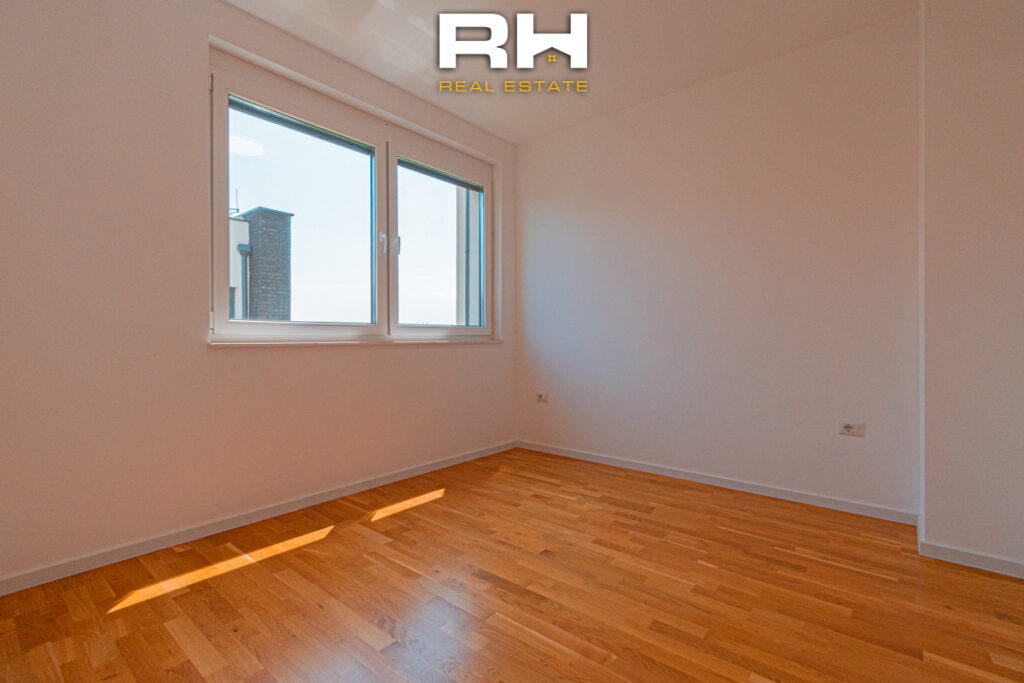 Shtëpi 243m² në SHITJE në lagjen Priam Village