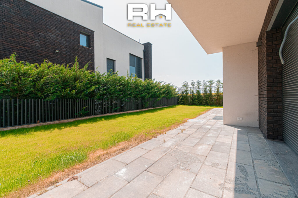 Shtëpi 243m² në SHITJE në lagjen Priam Village
