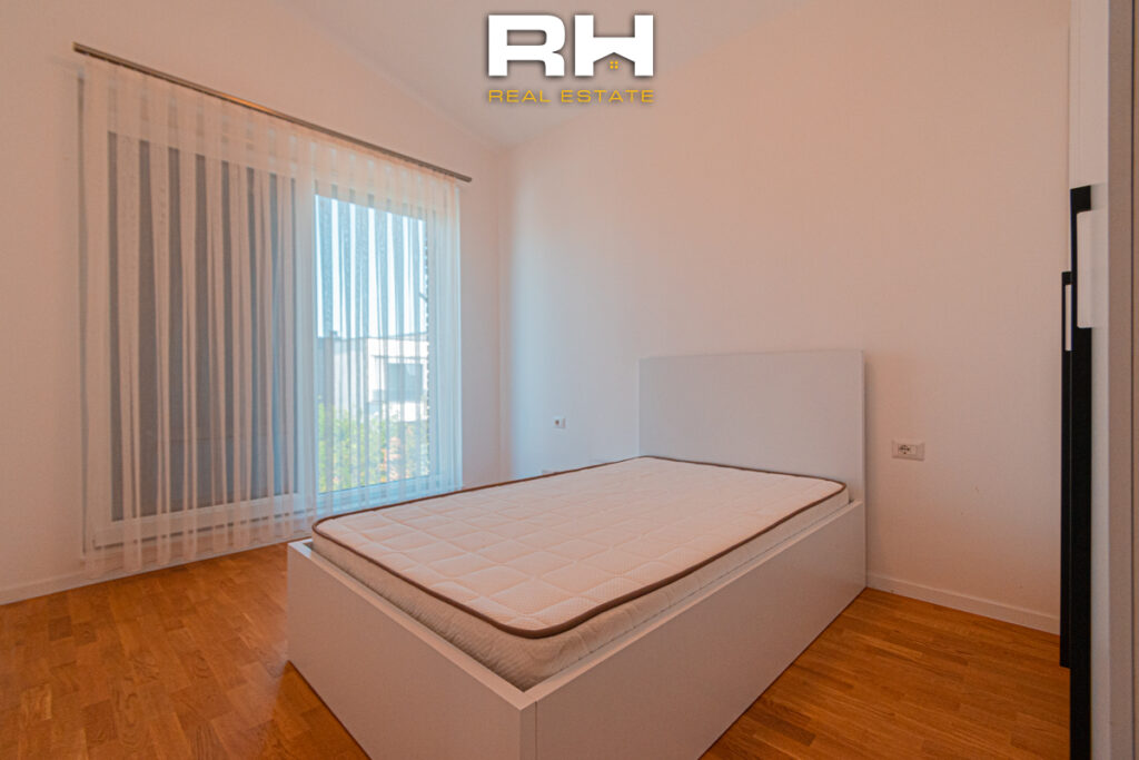 Shtëpi 190m² me #QIRA në Lagjen Priam Village