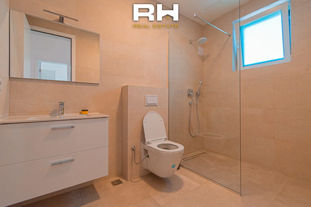 Shtëpi 190m² me #QIRA në Lagjen Priam Village