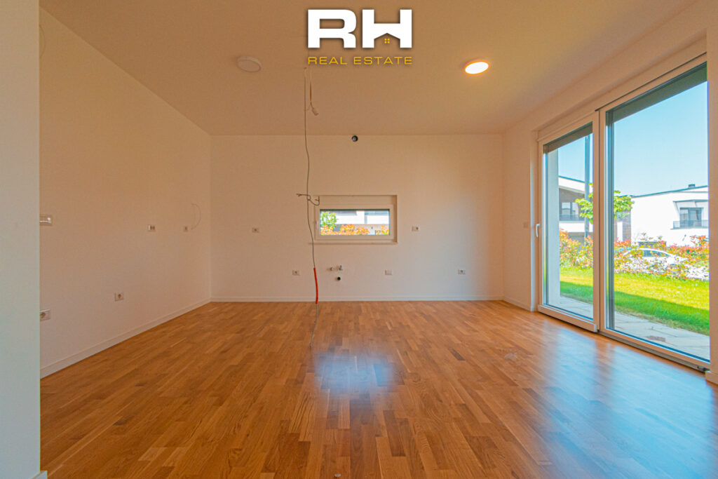 Shtëpi 243m² në SHITJE në lagjen Priam Village