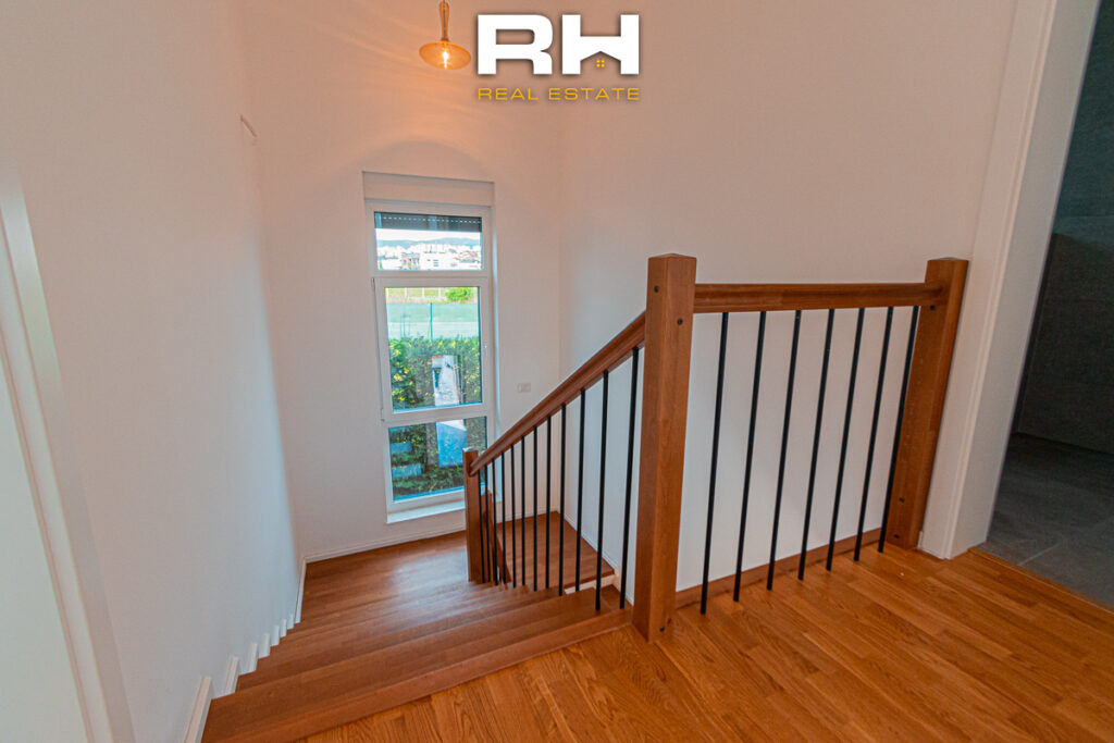 Shtëpi 180+87m² në SHITJE në Lagjen Priam Village